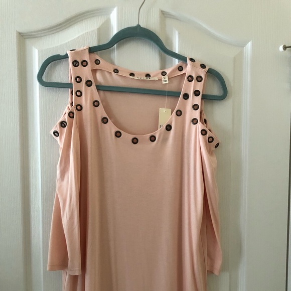 Cyrus Light Pink 3/4 Sleeve Cold Shoulder Top Size Small - Picture 2 of 8